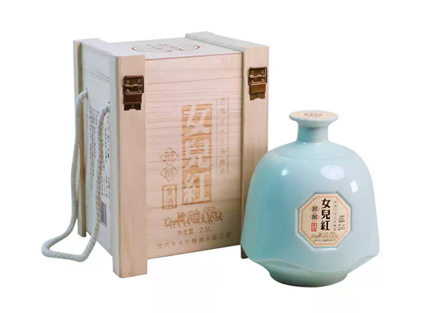 南昌回收绍兴女儿红黄酒醇酿花雕酒木质礼盒2.5L坛装黄酒行情价格